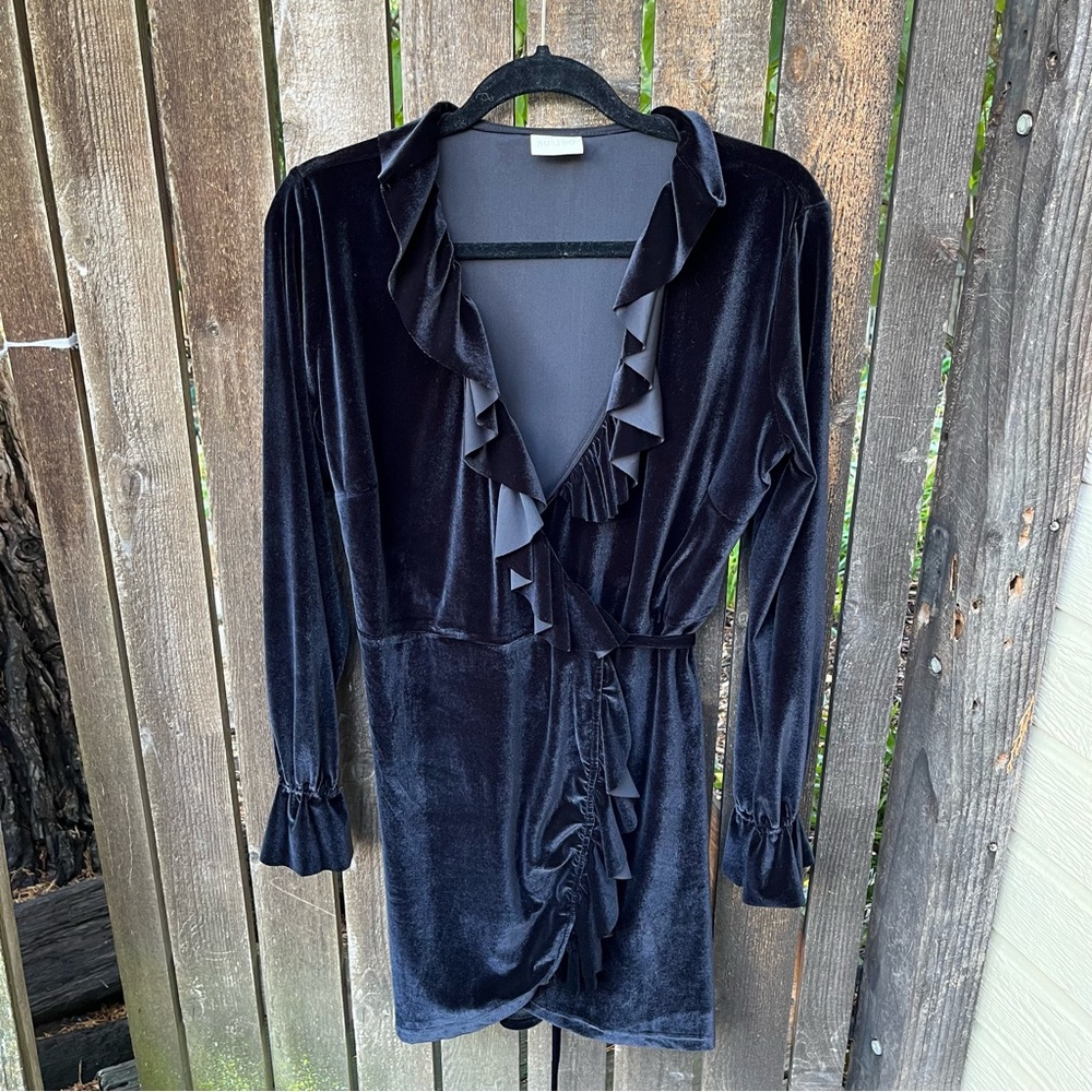 SukiSo Short Ruffle Black Velvet Wrap Dress Sz L